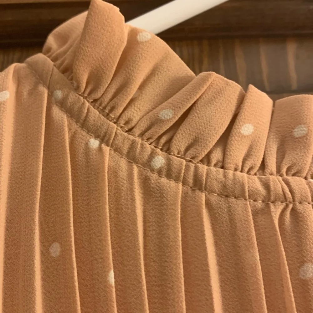 Peach colored midi dress - Picture 3 of 3